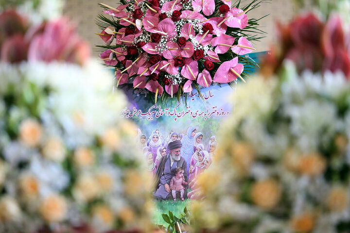 ویدیو | گلباران آستان ملکوتی حضرت فاطمه معصومه(س) در سالروز ولادت کریمه اهل‌بیت(ع)