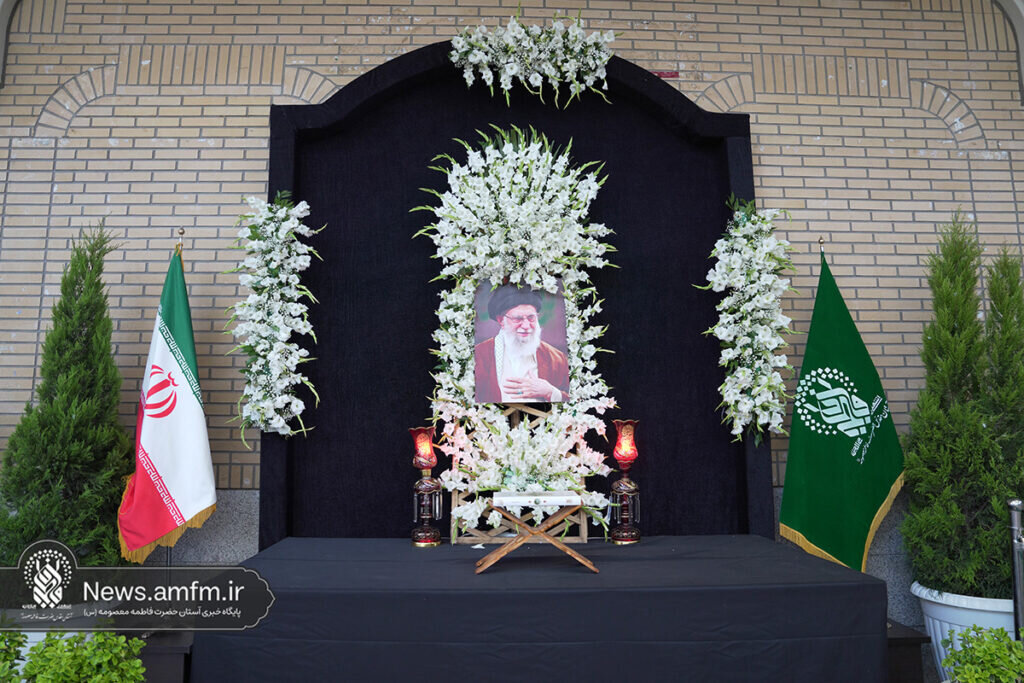 گل‌آرایی ضریح مطهر حرم حضرت معصومه (س) در آستانه آغاز دهه کرامت
