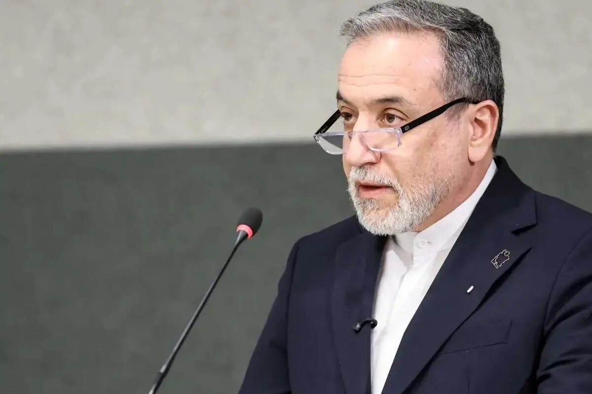 Araghchi: All Commercial Vessels May Transit Strait of Hormuz on Coordinated Routes