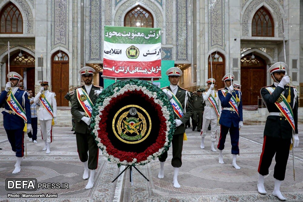Army commanders renew allegiance with late Imam Khomeini