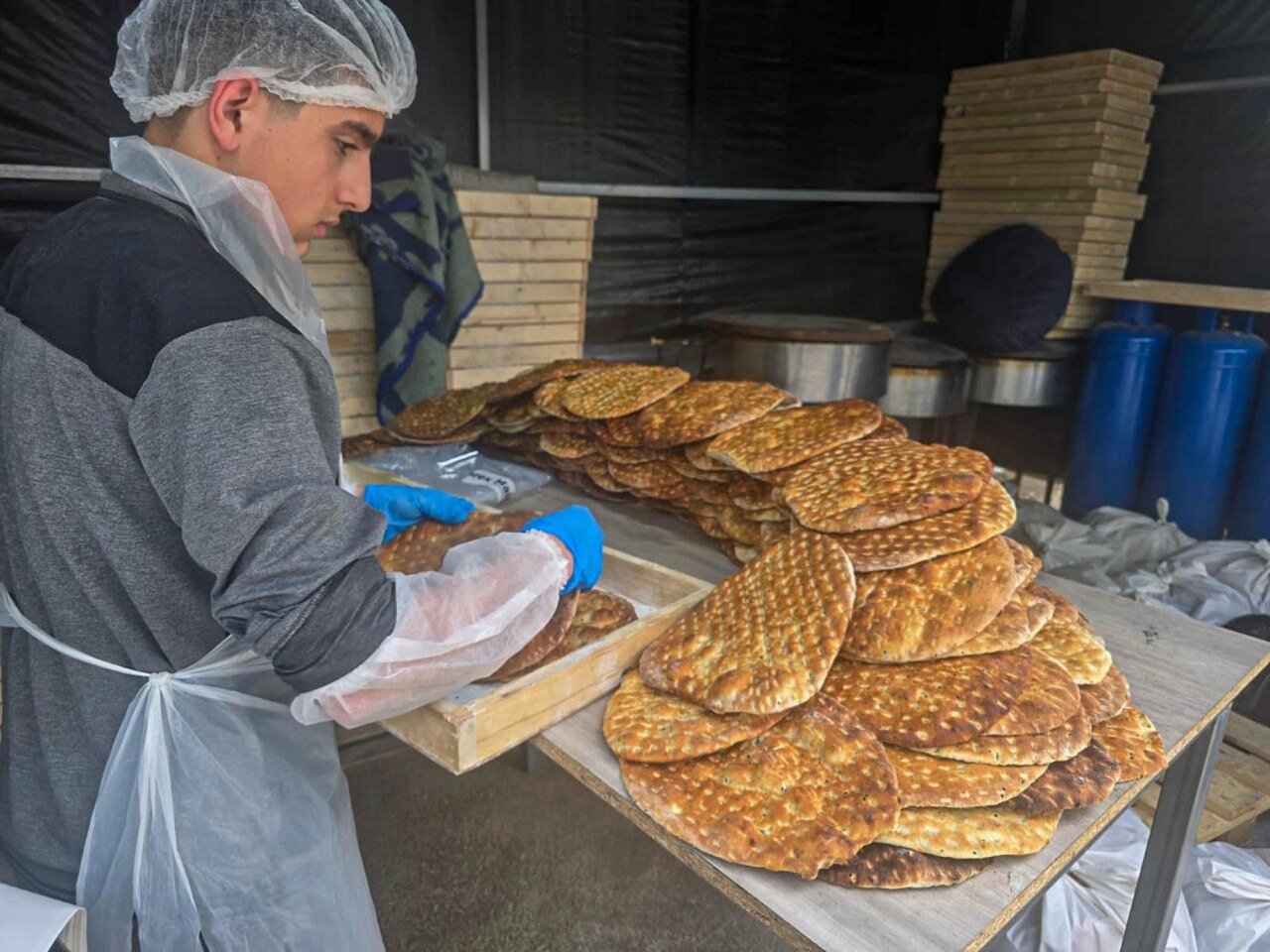 Al-Abbas Holy Shrine: About 5,000 beneficiaries daily from central kitchen services in Lebanon (+Photos)