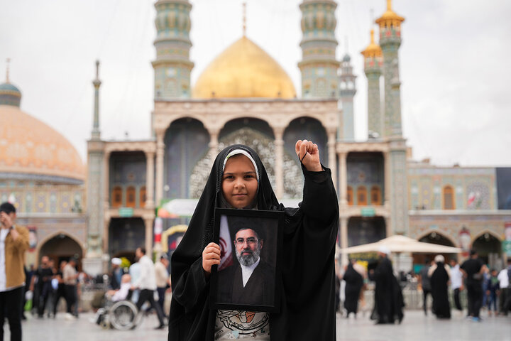 تجدید بیعت دختران قمی با رهبر انقلاب در حرم بانوی کرامت