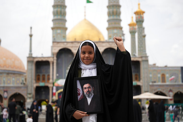 تجدید بیعت دختران قمی با رهبر انقلاب در حرم بانوی کرامت