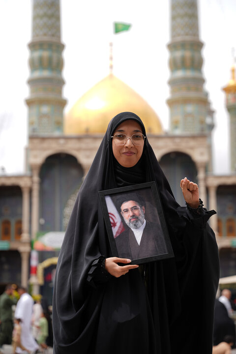 تجدید بیعت دختران قمی با رهبر انقلاب در حرم بانوی کرامت