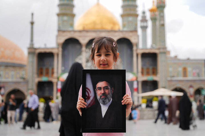 تجدید بیعت دختران قمی با رهبر انقلاب در حرم بانوی کرامت