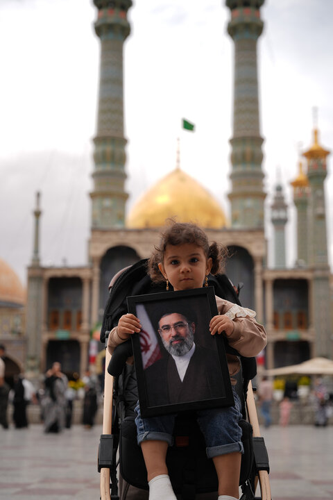 تجدید بیعت دختران قمی با رهبر انقلاب در حرم بانوی کرامت