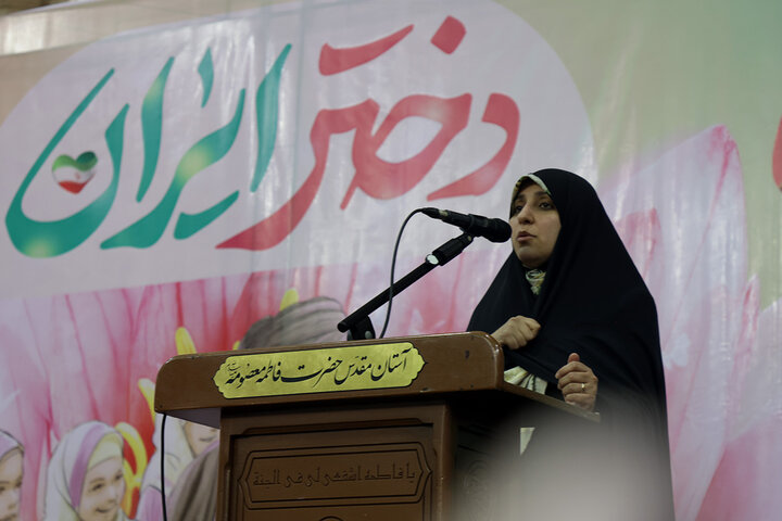 تصاویر | میزبانی حرم مطهر بانوی کرامت از ۷ هزار دختر در جشن «دختران ایران»