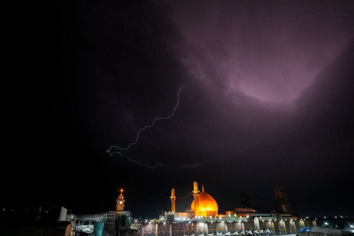 Informe fotográfico | El Santuario de Al-Askari (PB) en Samarra brilla entre tormentas y lluvia divina