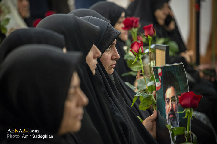 آیین غبارروبی مضجع شریف حضرت احمدبن موسی الکاظم علیهماالسلام، با حضور خانواده‌های معزّز شهدای حرم مطهر و جنگ رمضان