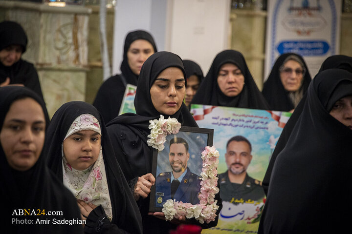 آیین غبارروبی مضجع شریف حضرت احمدبن موسی الکاظم علیهماالسلام، با حضور خانواده‌های معزّز شهدای حرم مطهر و جنگ رمضان