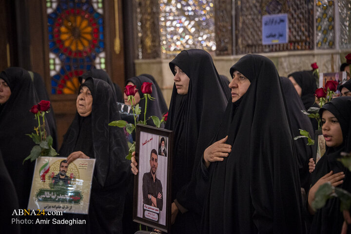 آیین غبارروبی مضجع شریف حضرت احمدبن موسی الکاظم علیهماالسلام، با حضور خانواده‌های معزّز شهدای حرم مطهر و جنگ رمضان