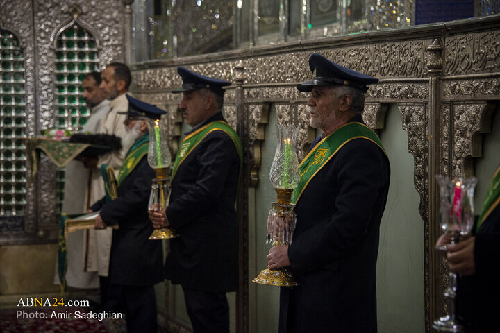 آیین غبارروبی مضجع شریف حضرت احمدبن موسی الکاظم علیهماالسلام، با حضور خانواده‌های معزّز شهدای حرم مطهر و جنگ رمضان