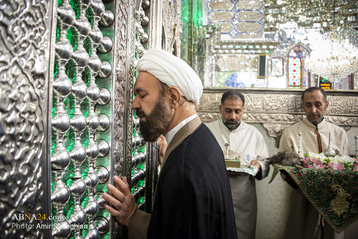 آیین غبارروبی مضجع شریف حضرت احمدبن موسی الکاظم علیهماالسلام، با حضور خانواده‌های معزّز شهدای حرم مطهر و جنگ رمضان
