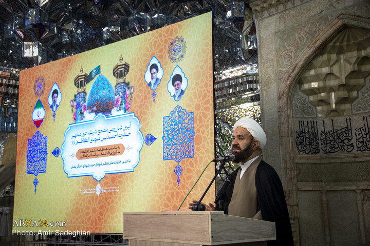 آیین غبارروبی مضجع شریف حضرت احمدبن موسی الکاظم علیهماالسلام، با حضور خانواده‌های معزّز شهدای حرم مطهر و جنگ رمضان