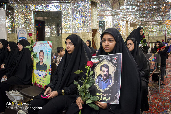 آیین غبارروبی مضجع شریف حضرت احمدبن موسی الکاظم علیهماالسلام، با حضور خانواده‌های معزّز شهدای حرم مطهر و جنگ رمضان