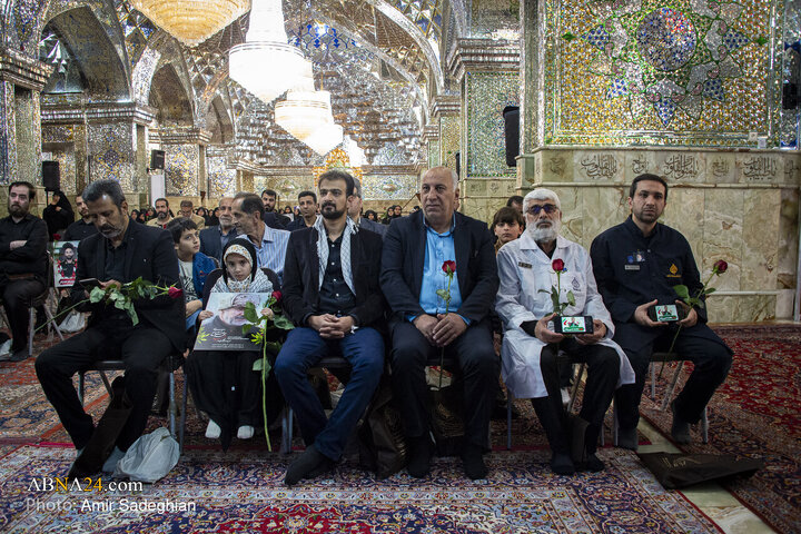 آیین غبارروبی مضجع شریف حضرت احمدبن موسی الکاظم علیهماالسلام، با حضور خانواده‌های معزّز شهدای حرم مطهر و جنگ رمضان