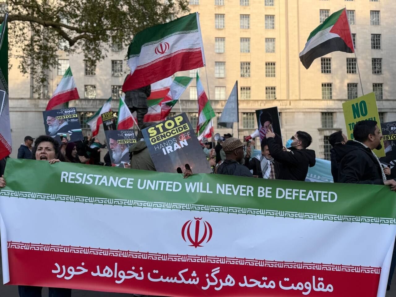 Manifestantes en Londres expresan su solidaridad con Irán y condenan las amenazas militares de EE. UU.