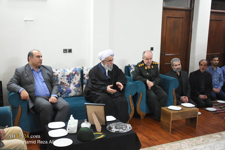 دیدار آیت‌الله رمضانی با خانواده شهدا در لنگرود