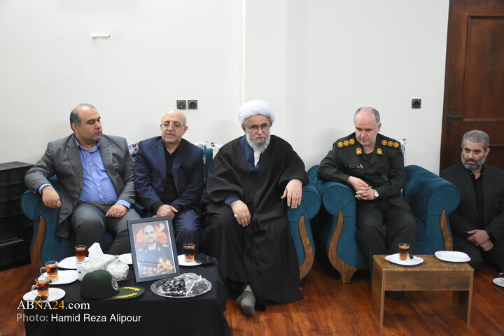 دیدار آیت‌الله رمضانی با خانواده شهدا در لنگرود