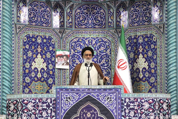 خیابان‌های قم نباید جولانگاه مظاهر بی‌بندوباری شود