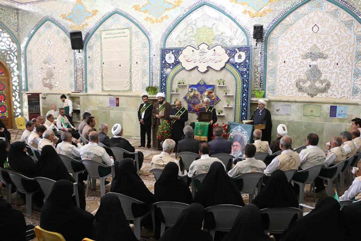 ویدیو | خادمان بانوی کرامت در صفوف نماز جمعه جعفرآباد؛ پیوند حرم تا مسجد