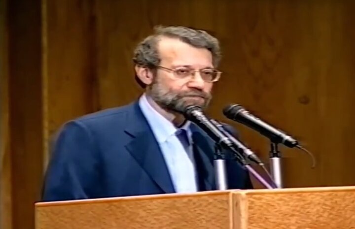 لحظاتی از دومین حضور رهبر شهید در رسانه ملی در زمان ریاست شهید لاریجانی