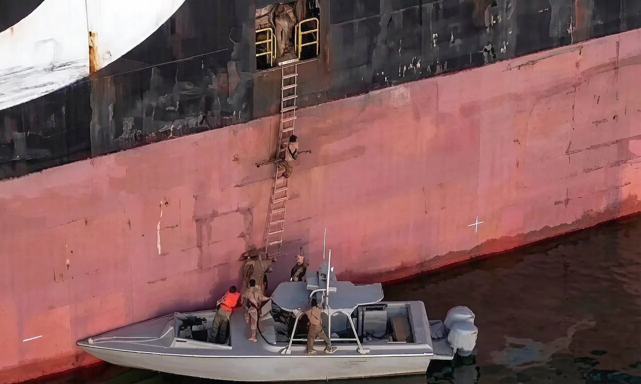 IRGC Navy Confiscates "Epaminondas" Container Ship in the Strait of Hormuz