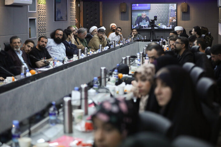 گزارش تصویری/ جلسه هم‌اندیشی جمعی از شعرا و نوحه‌سرایان فعال در دفاع مقدس سوم