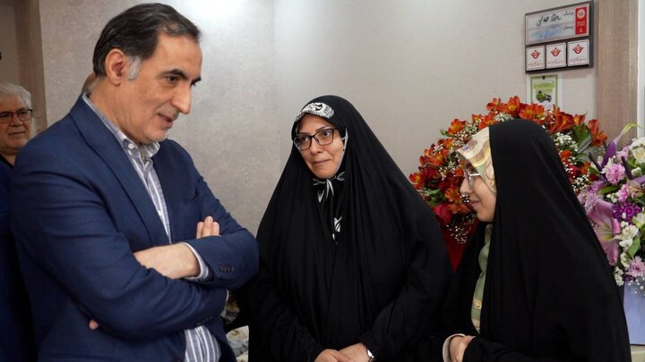 گزارش تصویری/ عیادت رییس بنیاد شهید از جانباز حسین محمدی