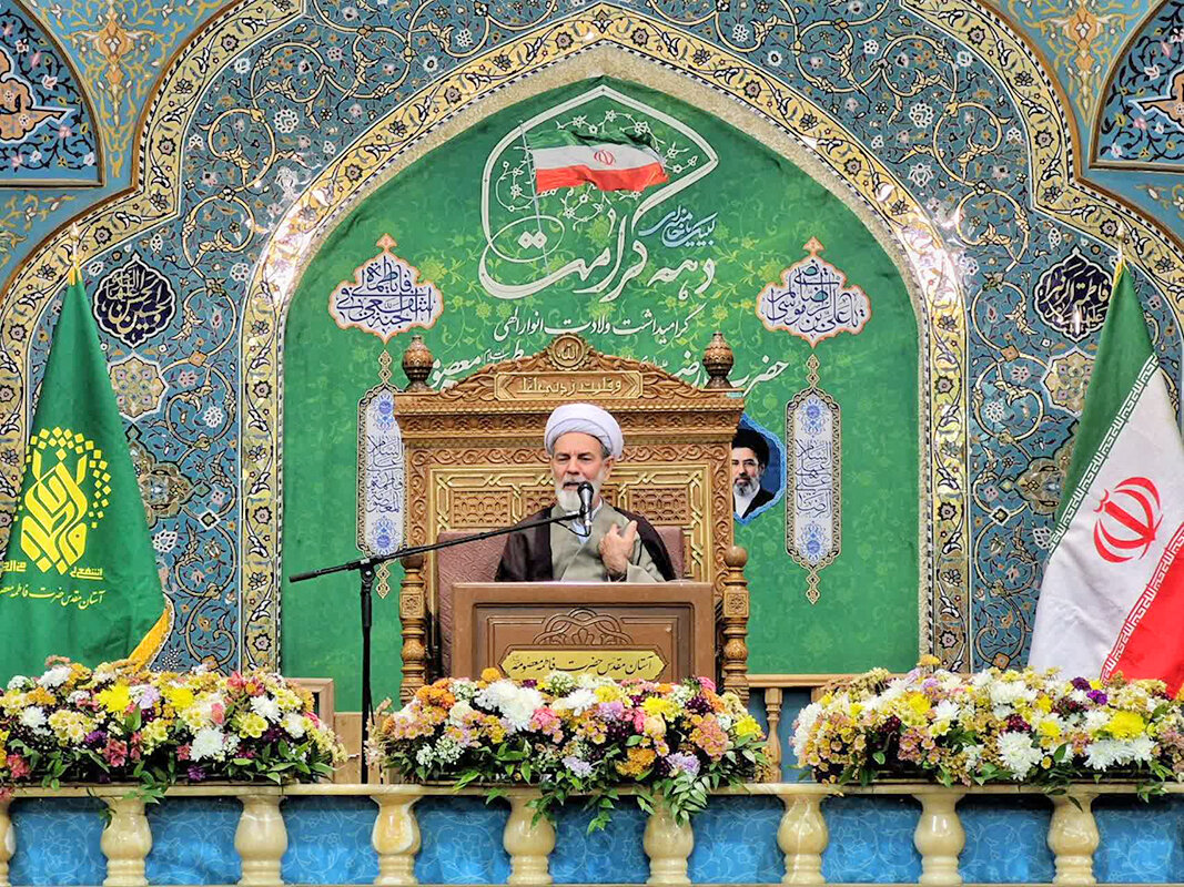 کرامت‌ انسان، با ایثار حاصل می‌شود