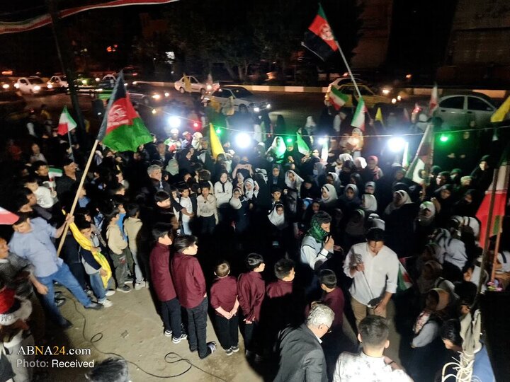 ویدیو و تصاویر | تداوم حضور مهاجرین افغانستانی در اجتماعات شبانه