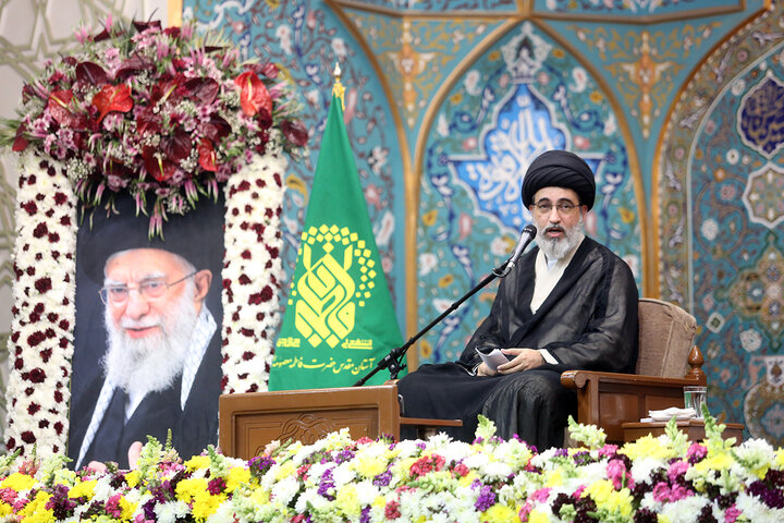 حب دنیا، افراد زیادی را در مقابل امامشان قرار داده است