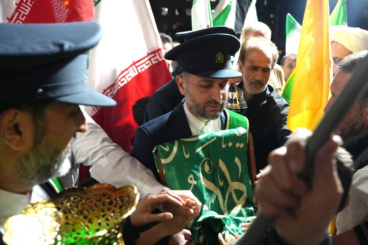 ویدیو | پرچم حرم بانوی کرامت در آسمان سبز گیلان