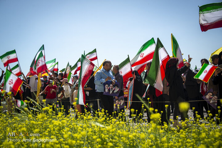 اهتزاز پرچم جمهوری اسلامی ایران در مهد تمدن ایران زمین (تخت جمشید و نقش رستم )