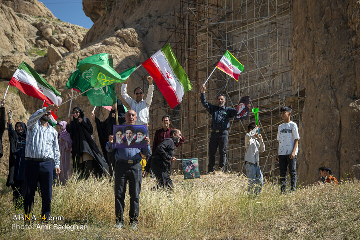 اهتزاز پرچم جمهوری اسلامی ایران در مهد تمدن ایران زمین (تخت جمشید و نقش رستم )