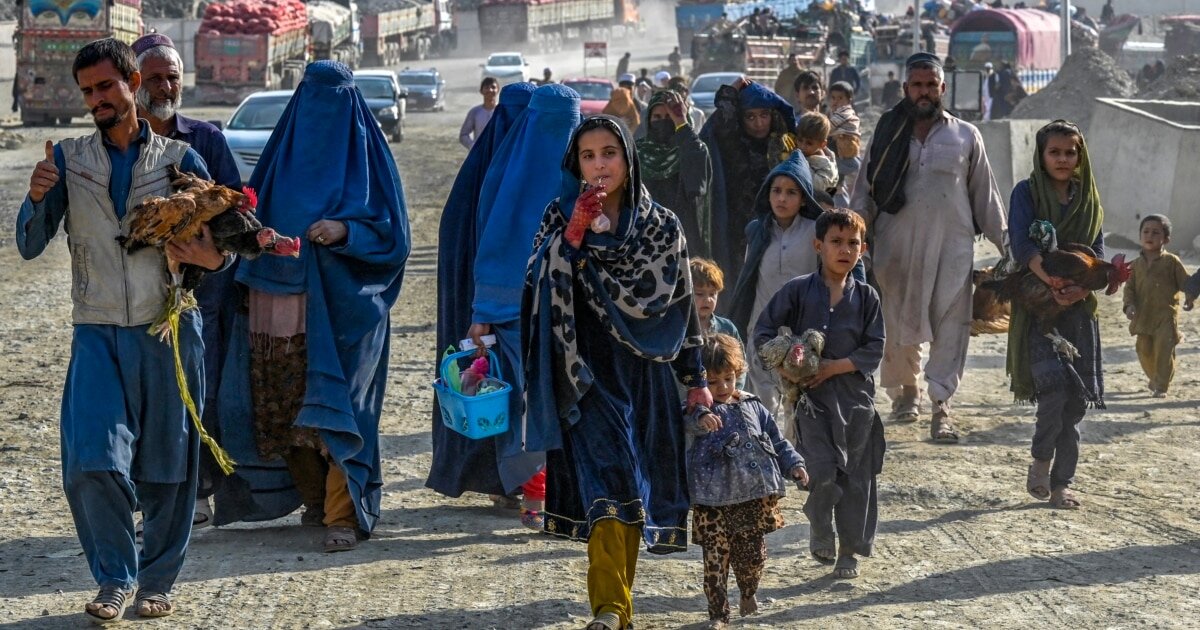 اخراج بیش از ۵ هزار مهاجر افغان از پاکستان در یک روز