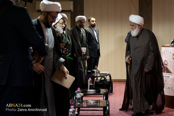 Photos: Unveiling Ceremony of 40-Volume Collection "Chelcheraq-e Hekmat" by Martyr Motahhari