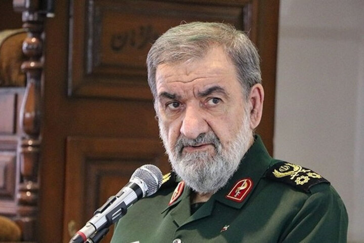 محسن رضایی: آمریکا منتظر گورستانی از ناوها و نیروهایش باشد