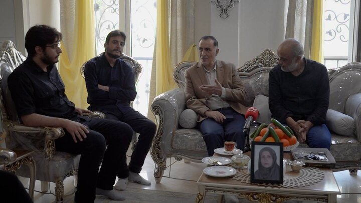 عکس خبری/ دیدار رئیس بنیاد شهید و امور ایثارگران با خانواده معلم شهیده «مریم حیدری»