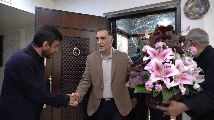 عکس خبری/ دیدار رئیس بنیاد شهید و امور ایثارگران با خانواده معلم شهیده «مریم حیدری»