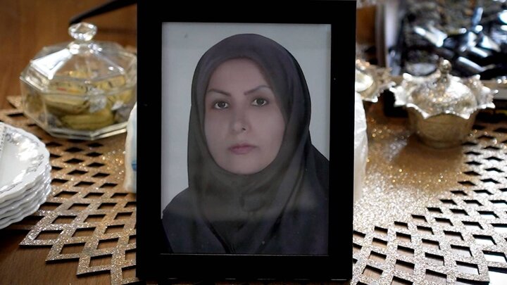 عکس خبری/ دیدار رئیس بنیاد شهید و امور ایثارگران با خانواده معلم شهیده «مریم حیدری»