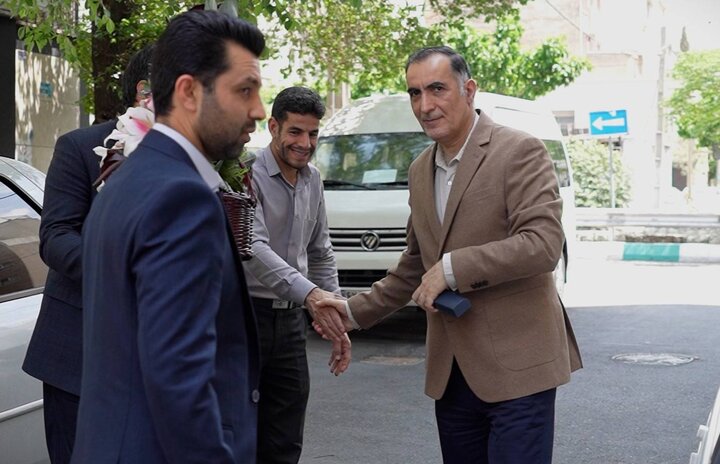 عکس خبری/ دیدار رئیس بنیاد شهید و امور ایثارگران با خانواده معلم شهیده «مریم حیدری»