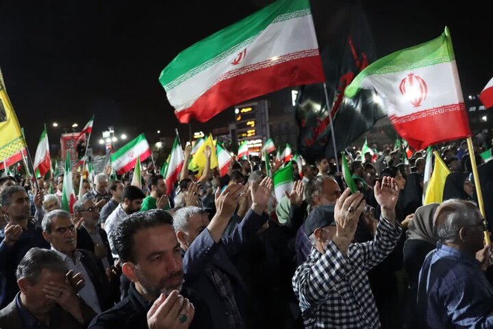 گزارش تصویری/ تجدید عهد مردم اسلامشهر با رهبر معظم انقلاب و رزمندگان