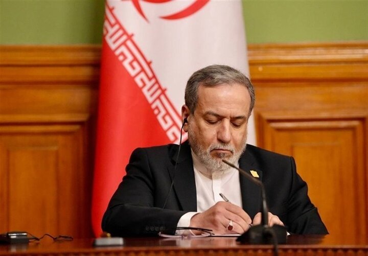 پیام عراقچی به دبیرکل حزب‌الله لبنان: هرگونه توافق با برقراری آتش‌بس در لبنان پیوند دارد