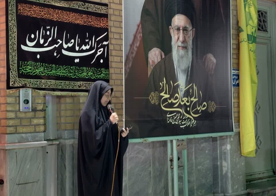 افتخار می‌کنم همراه مردم ایران پرچم در دست می‌گیرم