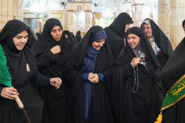 Photos: Minister of Roads and Urban Development Visits Hazrat Masoumeh Holy Shrine