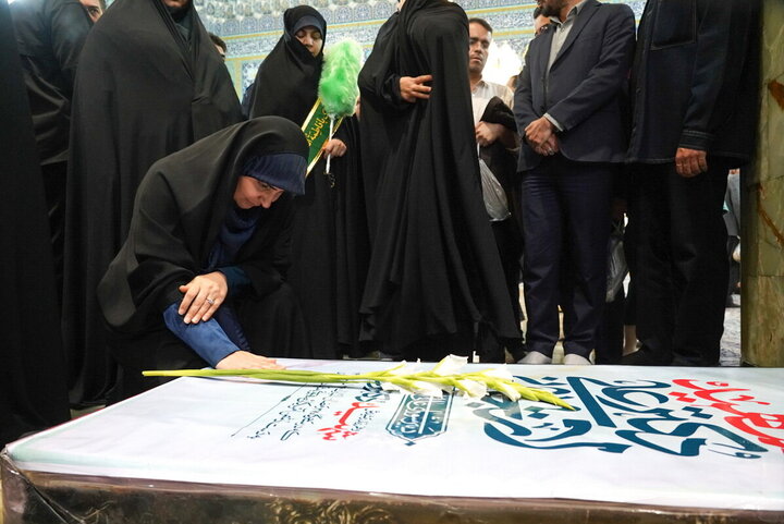Photos: Minister of Roads and Urban Development Visits Hazrat Masoumeh Holy Shrine