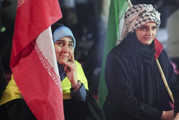 عکس خبری/  اجتماع شبانه مقابل درب اصلی دانشگاه تهران