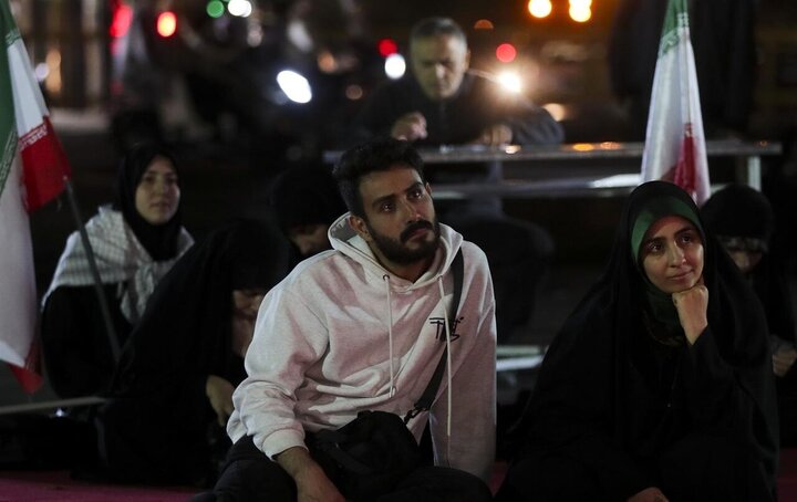 عکس خبری/  اجتماع شبانه مقابل درب اصلی دانشگاه تهران