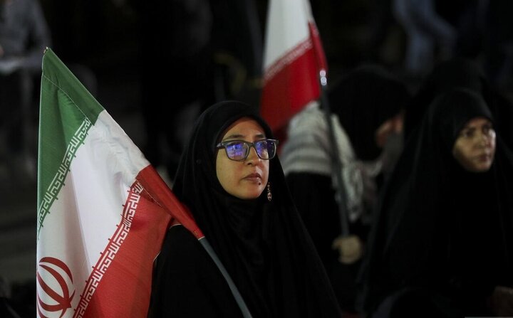 عکس خبری/  اجتماع شبانه مقابل درب اصلی دانشگاه تهران